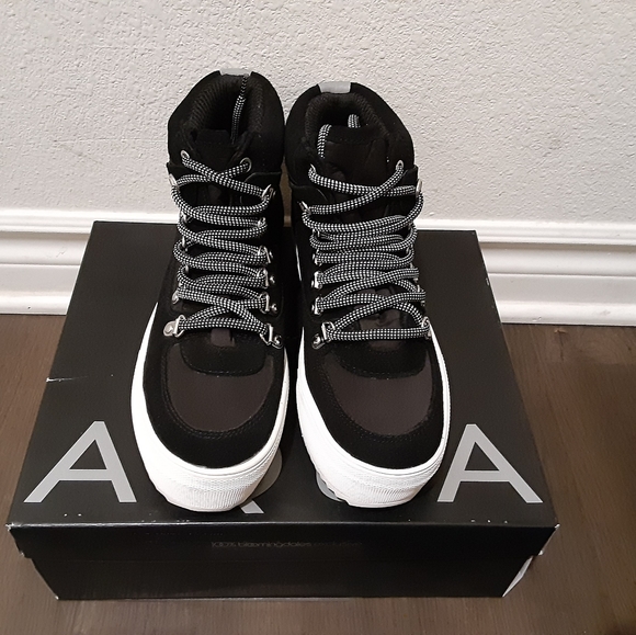 Aqua - Picture 4 of 4